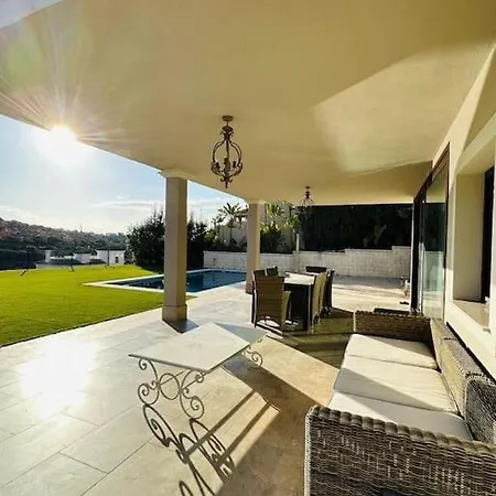 Issa. Impresionante Loft Holiday home Marbella