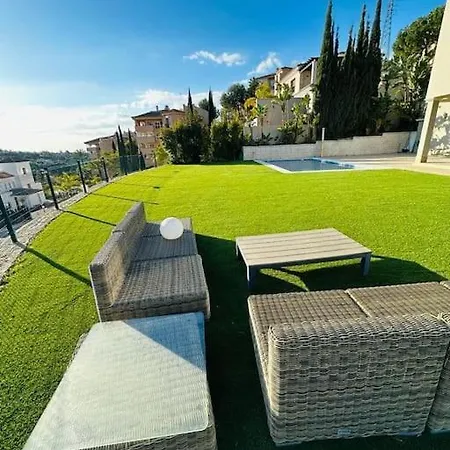 Issa. Impresionante Loft * Marbella